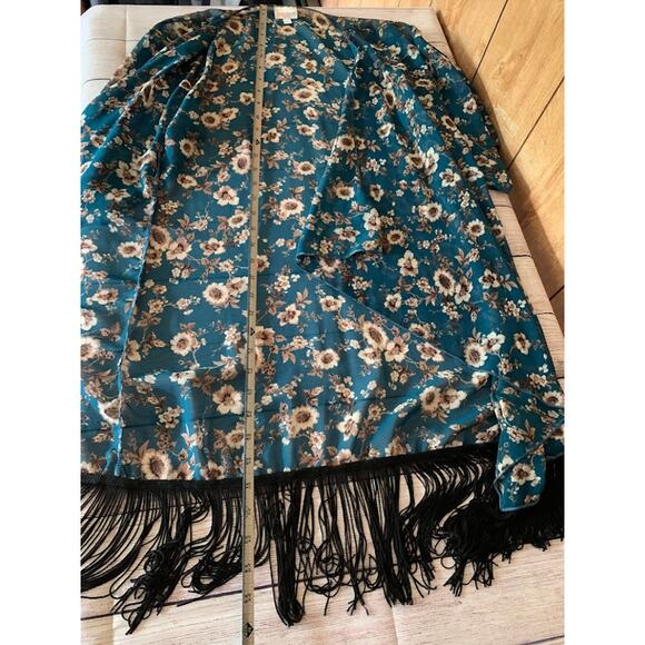LuLaRoe blue floral kimono robe size small with fringe 3/4 sleeve semi sheer - Picture 10 of 15